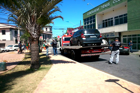 Estacionar em local proibido em Contagem pode custar caro