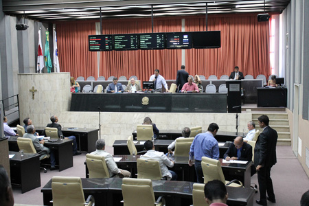 PL determina que programas habitacionais de Contagem reservem andar térreo para idosos e deficientes