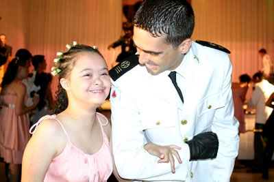 O sonho da festa de 15 anos foi realizado para 25 garotas especiais.