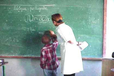 Professores terão piso de 950 reais.