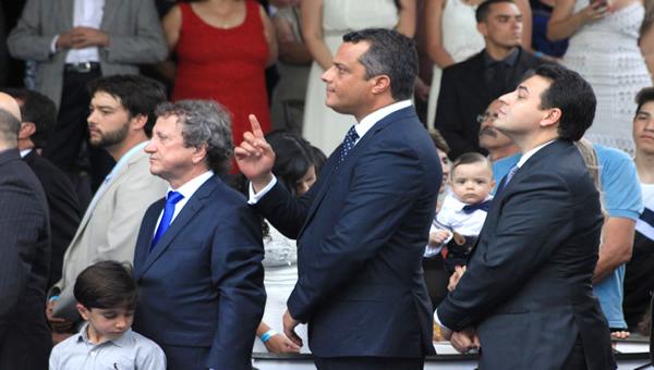 Prefeito e vereadores tomam posse e prometem melhorias