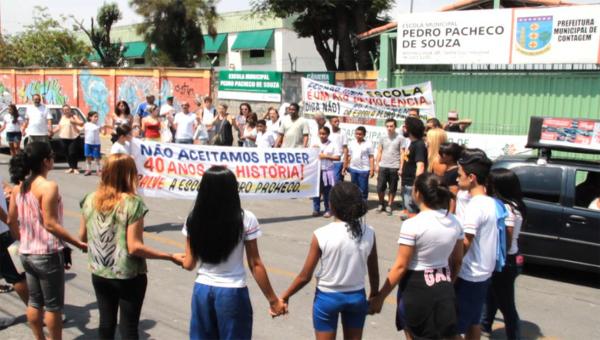 Protesto contra o fechamento da Escola Municipal Pedro Pacheco 
