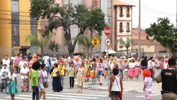 Pré-carnaval agita Contagem 