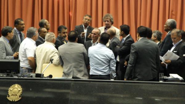 Negócios feitos no passado geram impasses no presente 