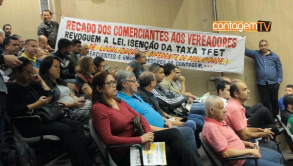 Comerciantes são contra taxa de placas de publicidade