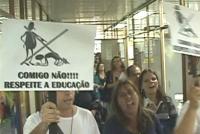 Servidores da educação fazem protesto na Seduc