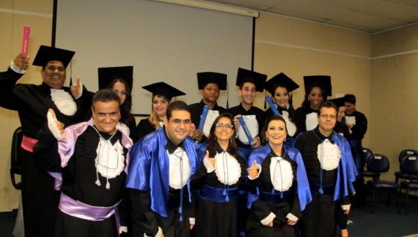 Nova Faculdade forma os primeiros bacharéis 
