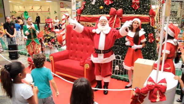 Papai Noel deseja que a magia do Natal nunca acabe 