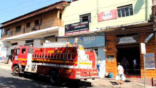Incêndio em restaurante assusta funcionários e clientes 