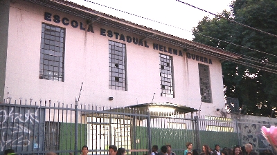 ESTUDANTES RECLAMAM DOS ASSALTOS NA PORTA DA ESCOLA