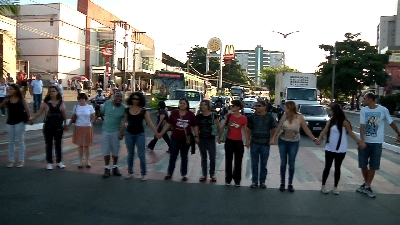 PROFESSORES DE CONTAGEM VÃO PERMANECER EM GREVE DURANTE A COPA 