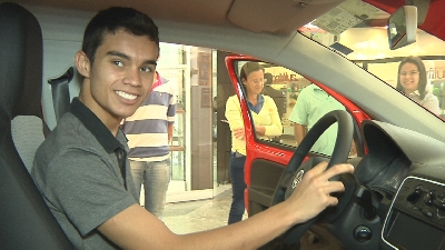 RAPAZ DE 17 ANOS GANHA UM CARRO NO SORTEIO DO BIG SHOPPING 