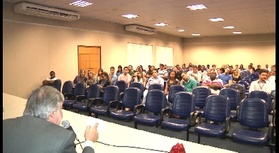 NOVA FACULDADE PROMOVE RODADA DE PALESTRAS E DEBATES